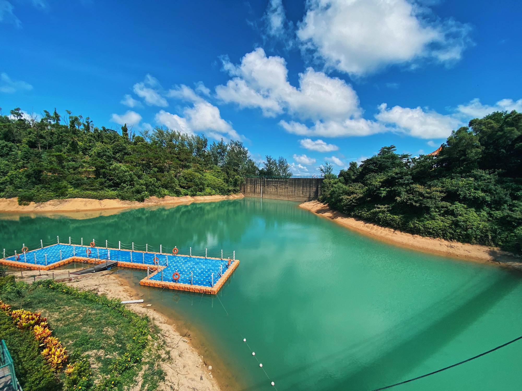 https://mdw-travel-data-us-east-1.s3.amazonaws.com/img/country/China/Hac-Sa-Beach/img_03.jpg