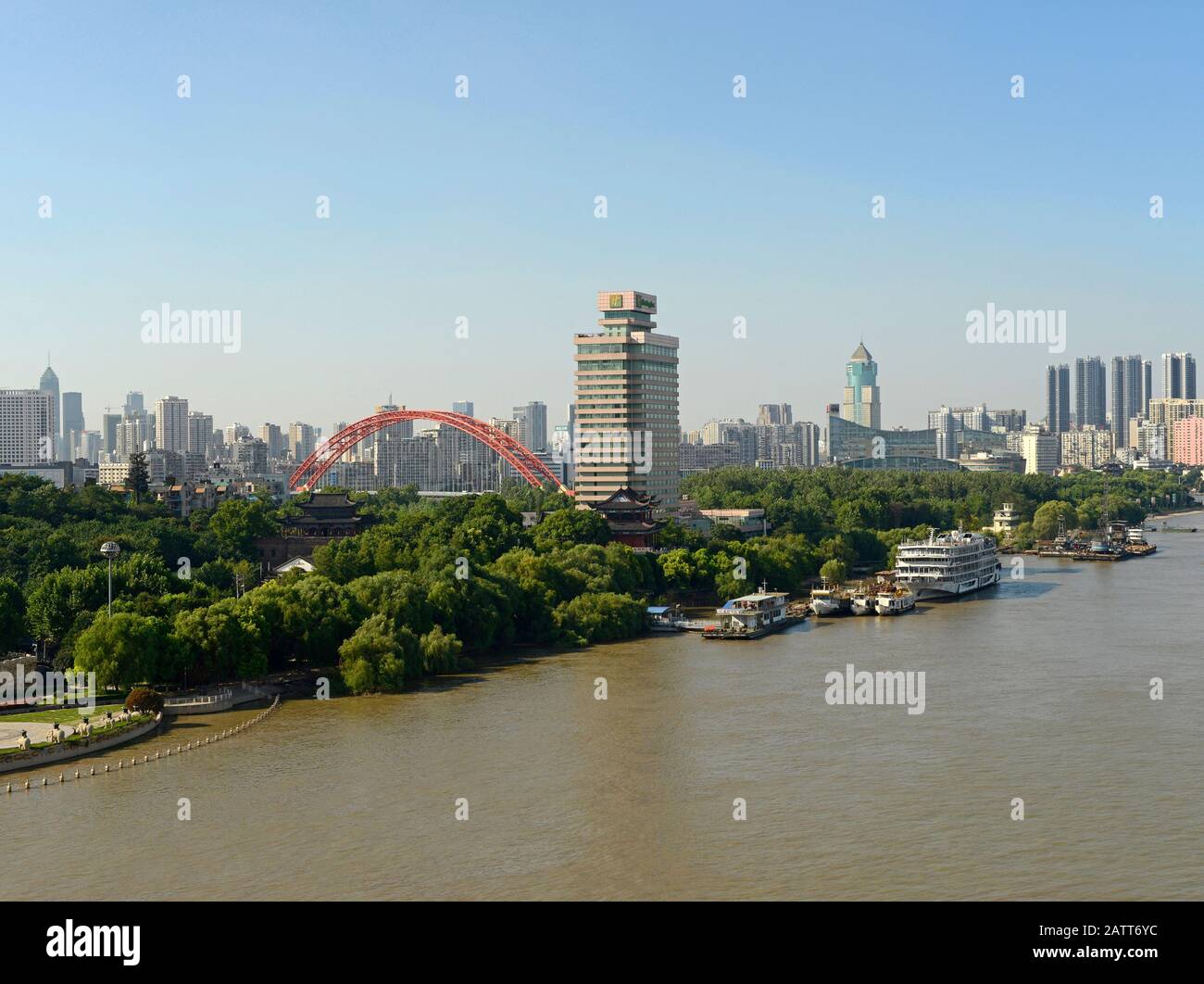 https://mdw-travel-data-us-east-1.s3.amazonaws.com/img/country/China/Hankou-Riverside-Avenue/img_01.jpg