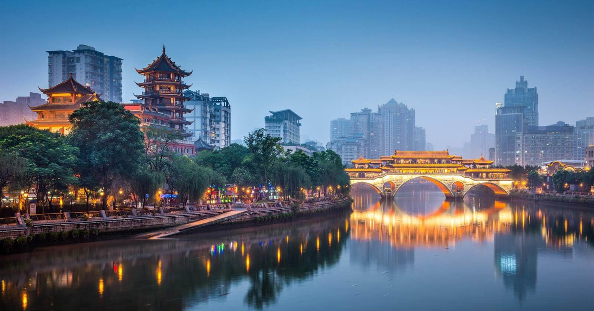 https://mdw-travel-data-us-east-1.s3.amazonaws.com/img/country/China/Happy-Valley-Chengdu/img_01.jpg