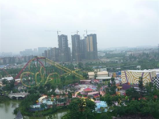 https://mdw-travel-data-us-east-1.s3.amazonaws.com/img/country/China/Happy-Valley-Chengdu/img_02.jpg
