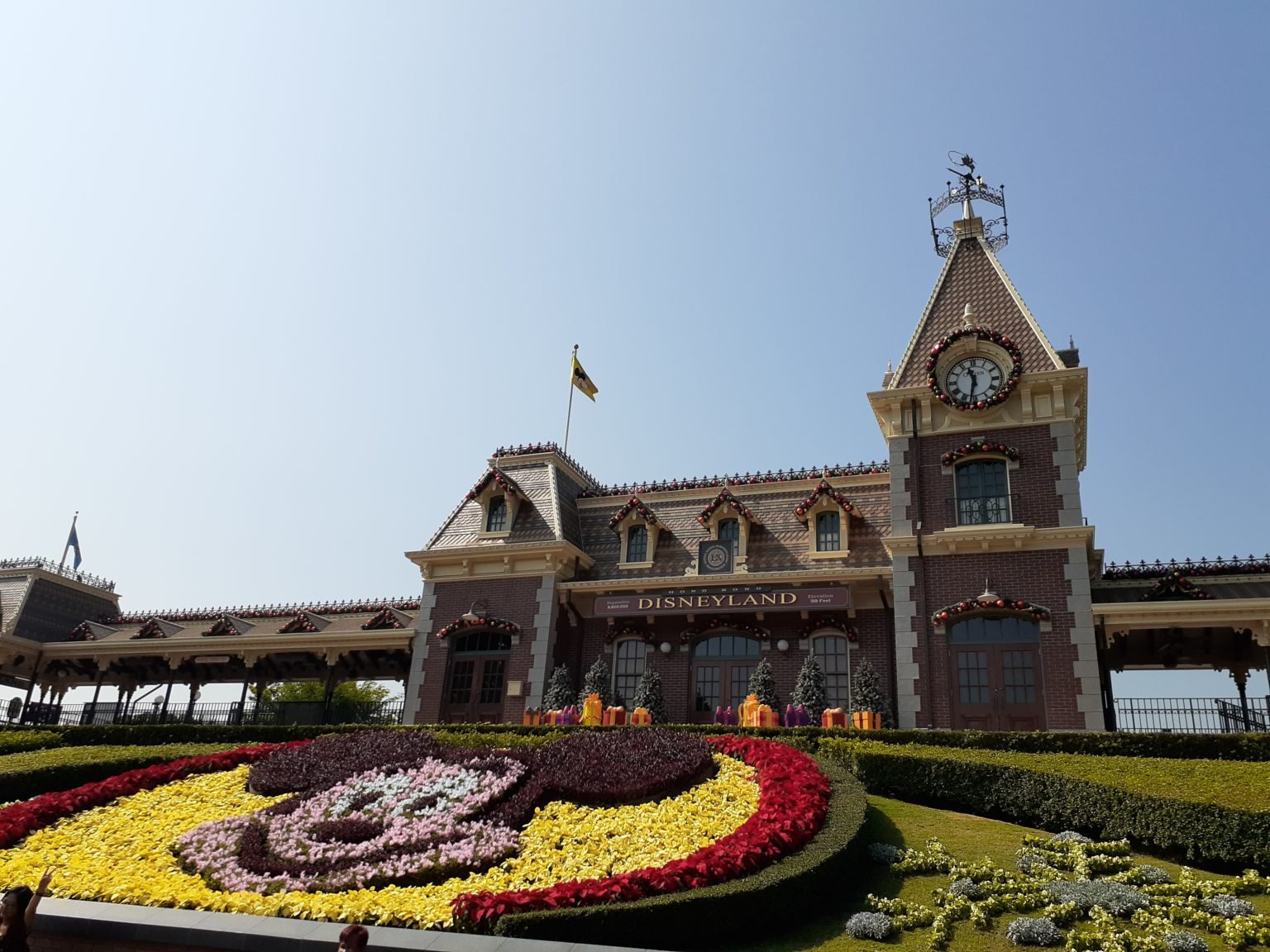 https://mdw-travel-data-us-east-1.s3.amazonaws.com/img/country/China/Hong-Kong-Disneyland/img_02.jpg