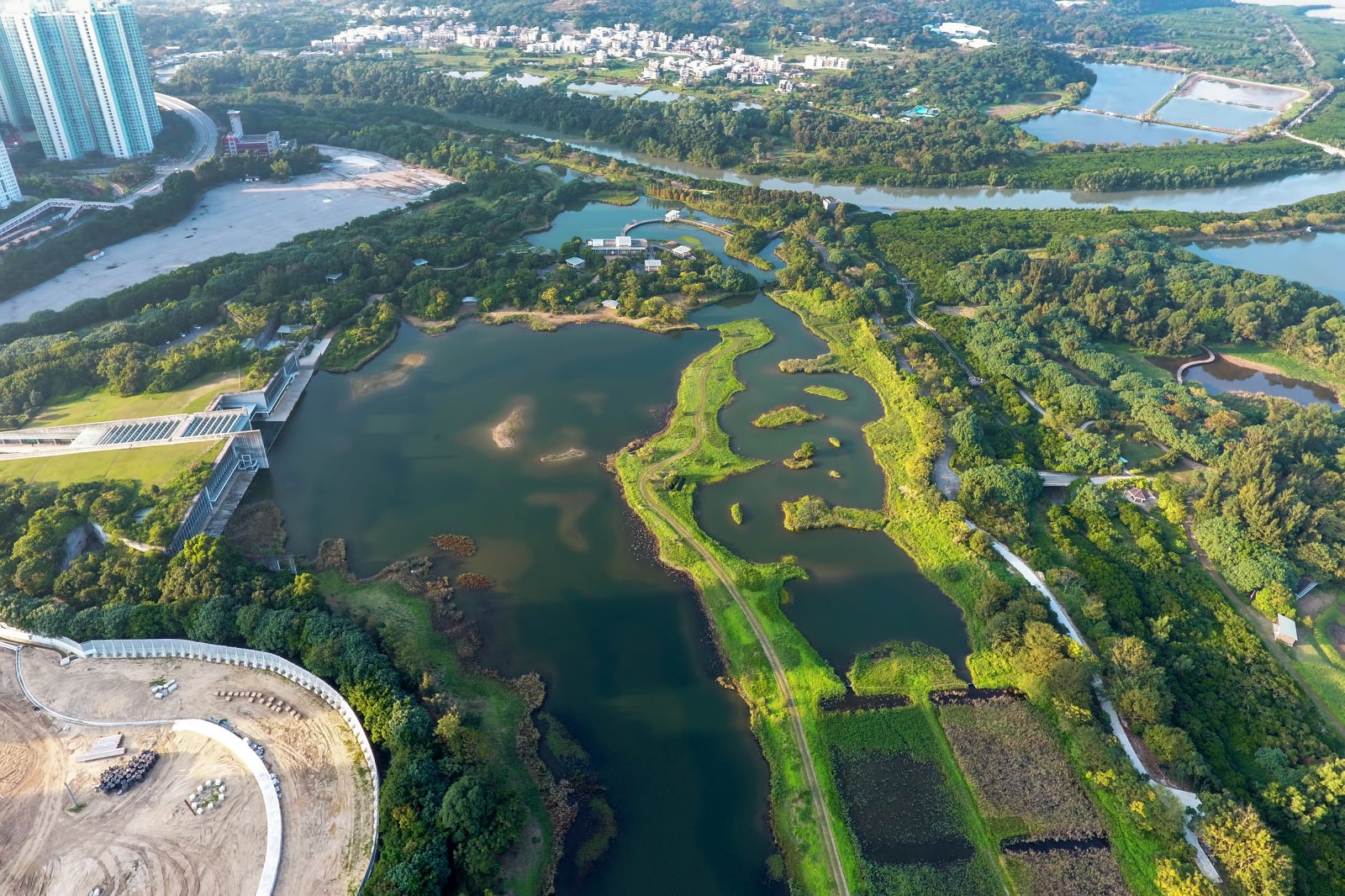 https://mdw-travel-data-us-east-1.s3.amazonaws.com/img/country/China/Hong-Kong-Wetland-Park/img_01.jpg