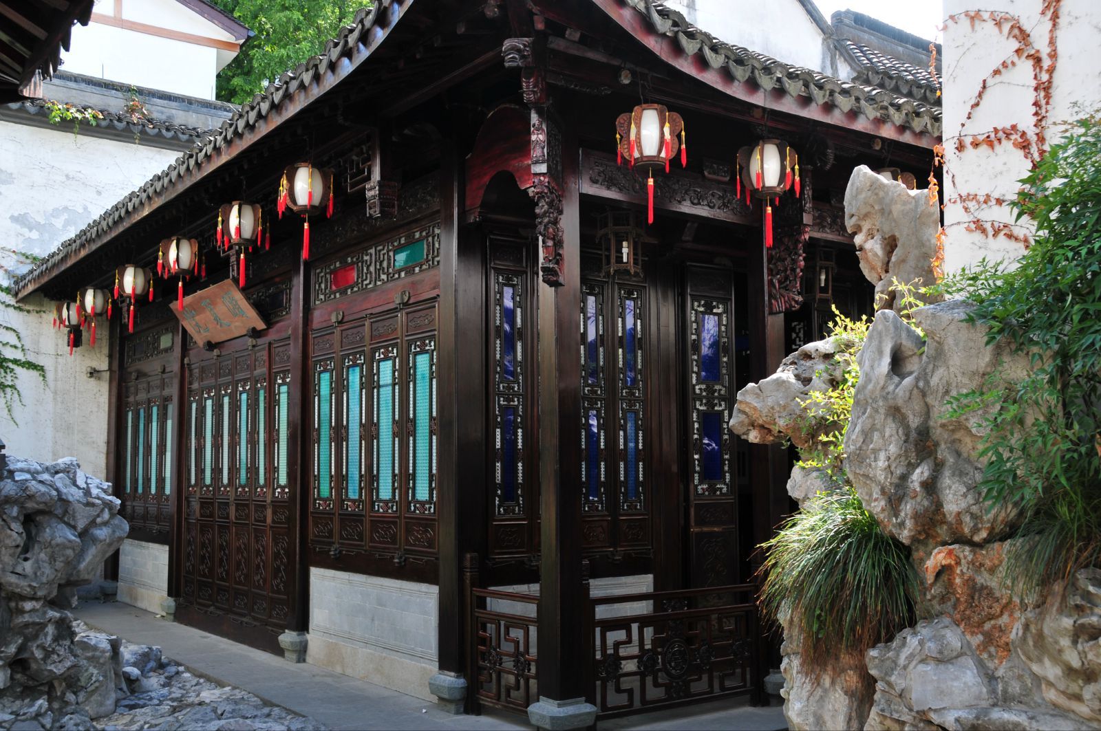 https://mdw-travel-data-us-east-1.s3.amazonaws.com/img/country/China/Hu-Xueyan-Former-Residence/img_03.jpg