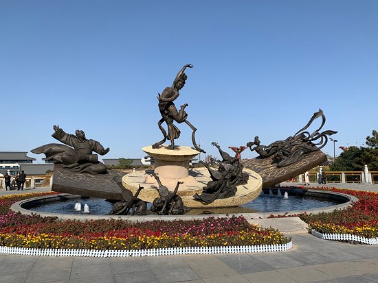 https://mdw-travel-data-us-east-1.s3.amazonaws.com/img/country/China/Huaqing-Palace/img_01.jpg