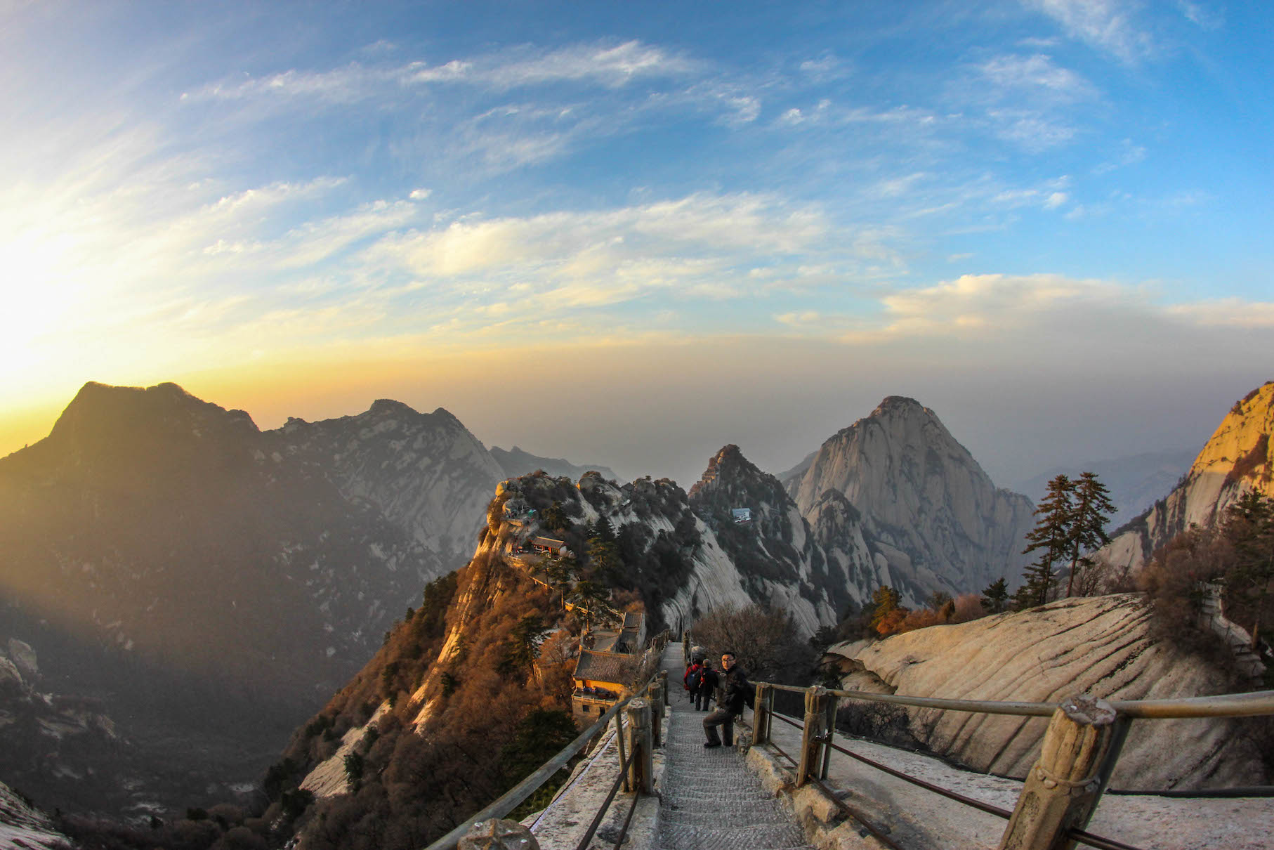 https://mdw-travel-data-us-east-1.s3.amazonaws.com/img/country/China/Huashan-National-Park/img_03.jpg