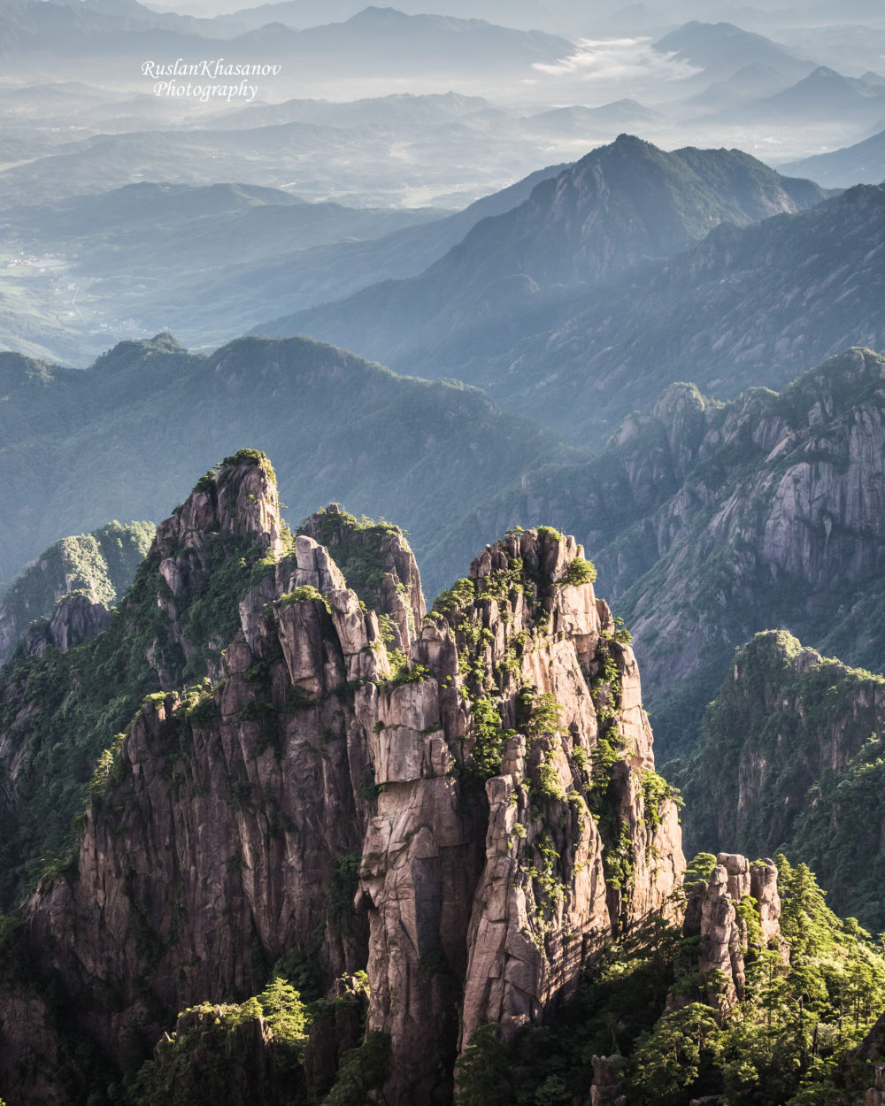 https://mdw-travel-data-us-east-1.s3.amazonaws.com/img/country/China/Huashan-Peak/img_01.jpg