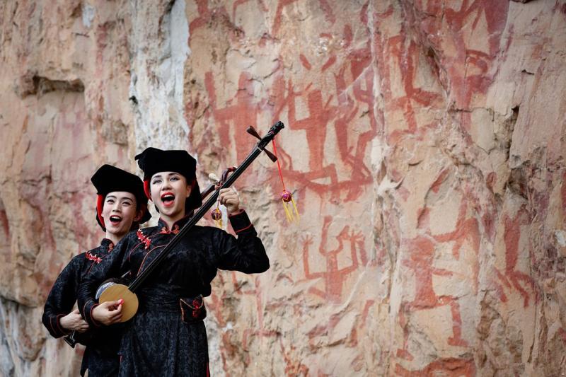 https://mdw-travel-data-us-east-1.s3.amazonaws.com/img/country/China/Huashan-Rock-Painting/img_01.jpg