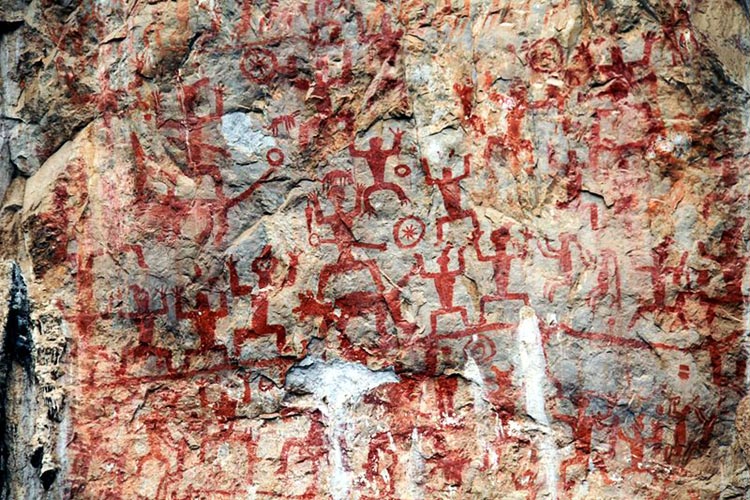 https://mdw-travel-data-us-east-1.s3.amazonaws.com/img/country/China/Huashan-Rock-Painting/img_02.jpg
