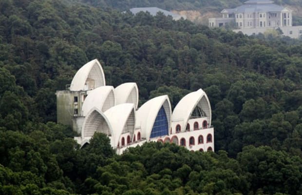 https://mdw-travel-data-us-east-1.s3.amazonaws.com/img/country/China/Huaxi-Music-Fountain/img_04.jpg