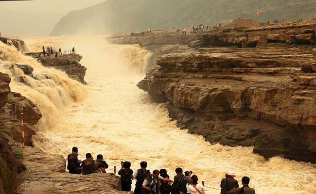 https://mdw-travel-data-us-east-1.s3.amazonaws.com/img/country/China/Hukou-Waterfall/img_02.jpg