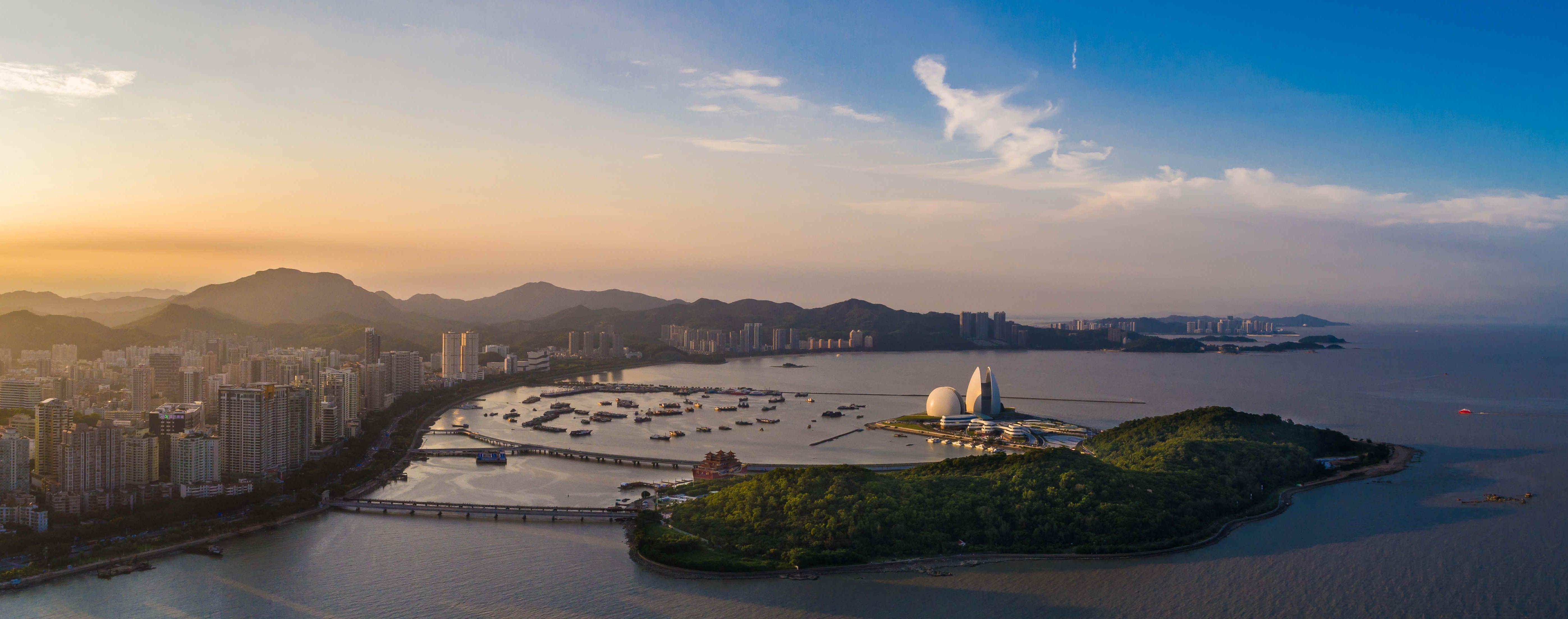 https://mdw-travel-data-us-east-1.s3.amazonaws.com/img/country/China/Islands-of-Zhuhai/img_02.jpg