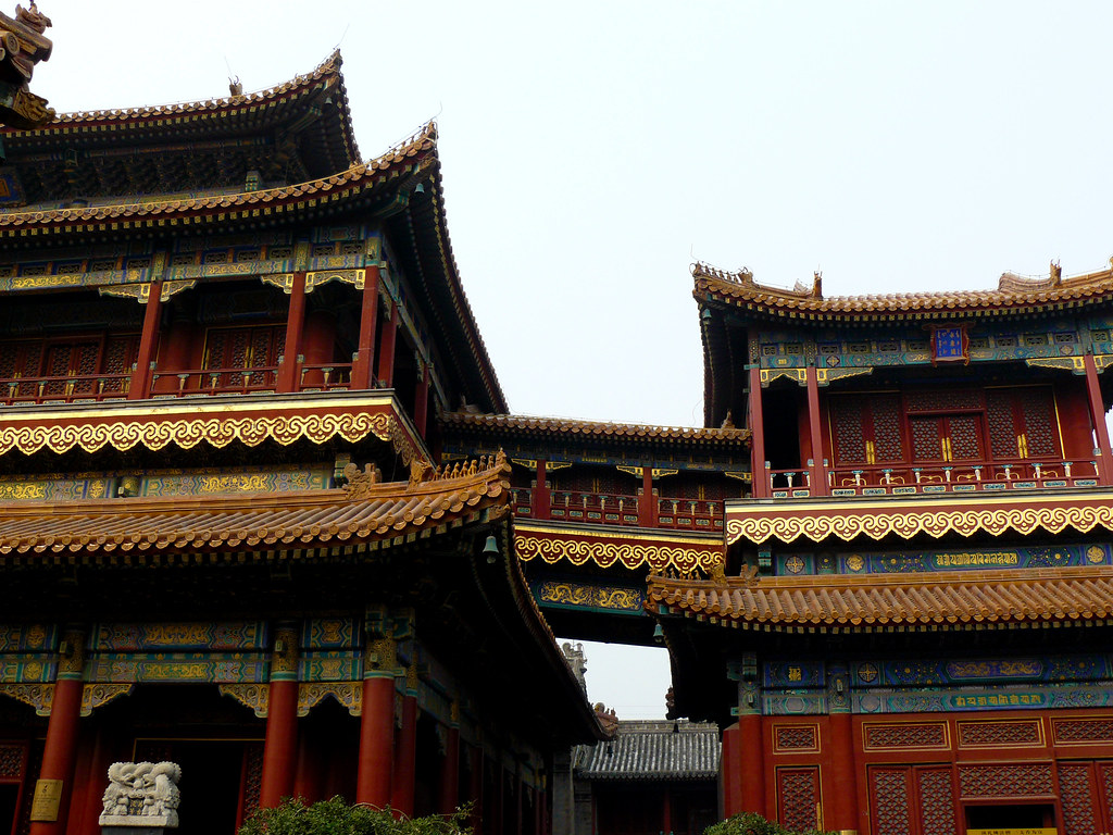 https://mdw-travel-data-us-east-1.s3.amazonaws.com/img/country/China/Jade-Buddha-Temple/img_02.jpg