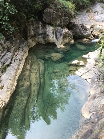 https://mdw-travel-data-us-east-1.s3.amazonaws.com/img/country/China/Jindao-Gorge-Scenic-Area/img_01.jpg