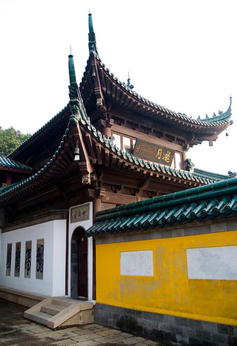 https://mdw-travel-data-us-east-1.s3.amazonaws.com/img/country/China/Jingshan-Temple/img_01.jpg
