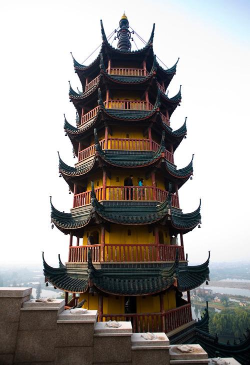 https://mdw-travel-data-us-east-1.s3.amazonaws.com/img/country/China/Jingshan-Temple/img_03.jpg