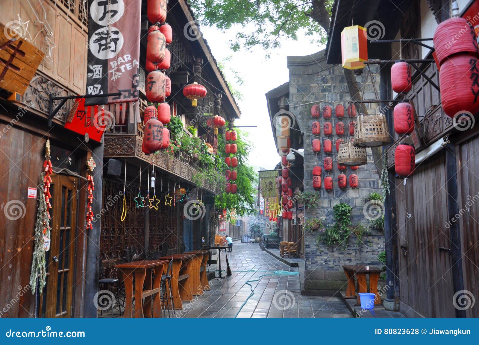 https://mdw-travel-data-us-east-1.s3.amazonaws.com/img/country/China/Jinli-Ancient-Street/img_03.jpg