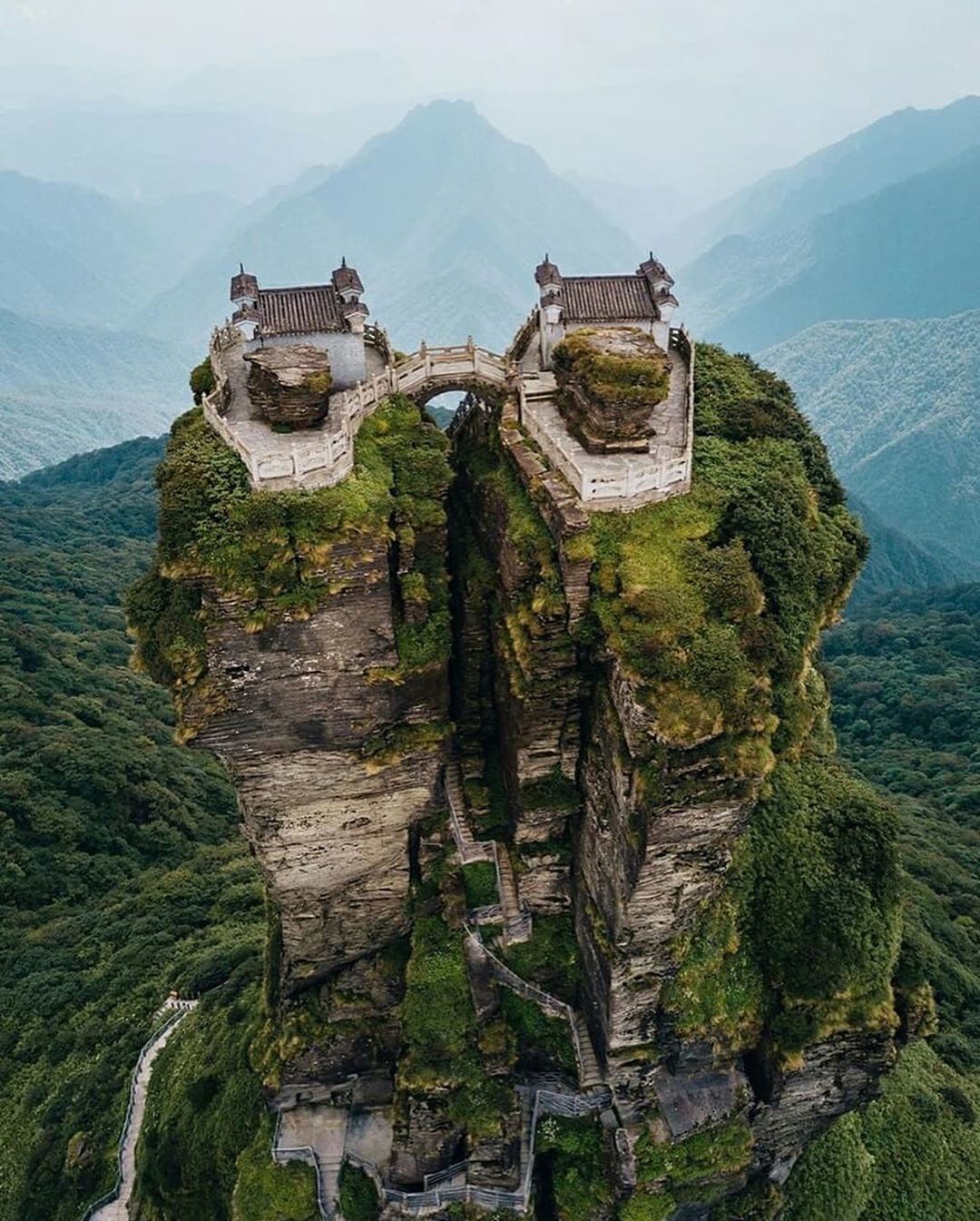 https://mdw-travel-data-us-east-1.s3.amazonaws.com/img/country/China/Juwuhu-Grand-House/img_02.jpg