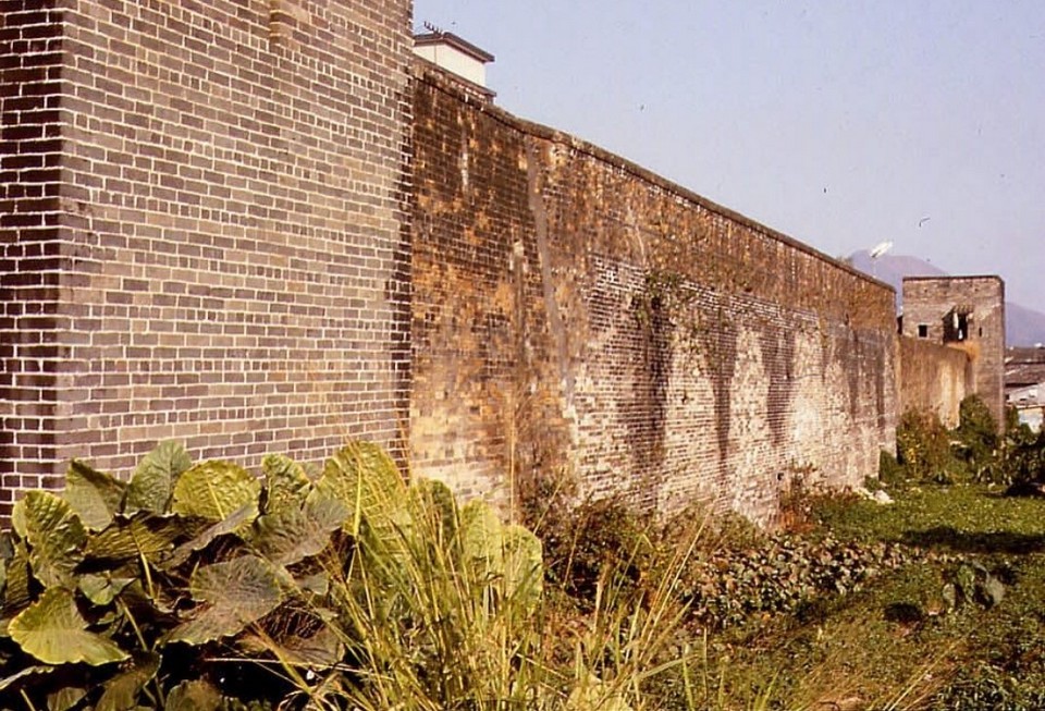https://mdw-travel-data-us-east-1.s3.amazonaws.com/img/country/China/Kat-Hing-Wai-Walled-Village/img_03.jpg