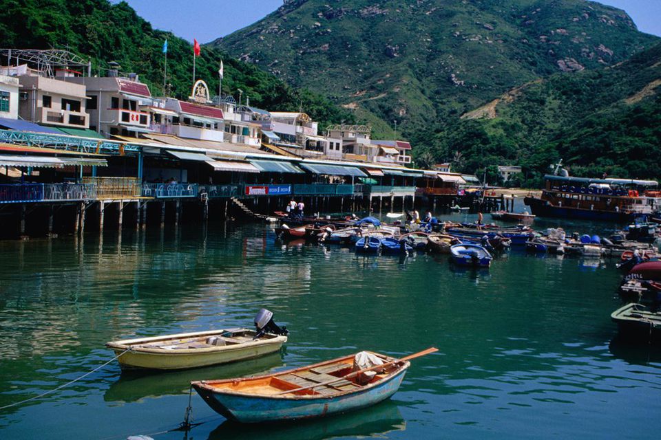 https://mdw-travel-data-us-east-1.s3.amazonaws.com/img/country/China/Lamma-Island/img_01.jpg