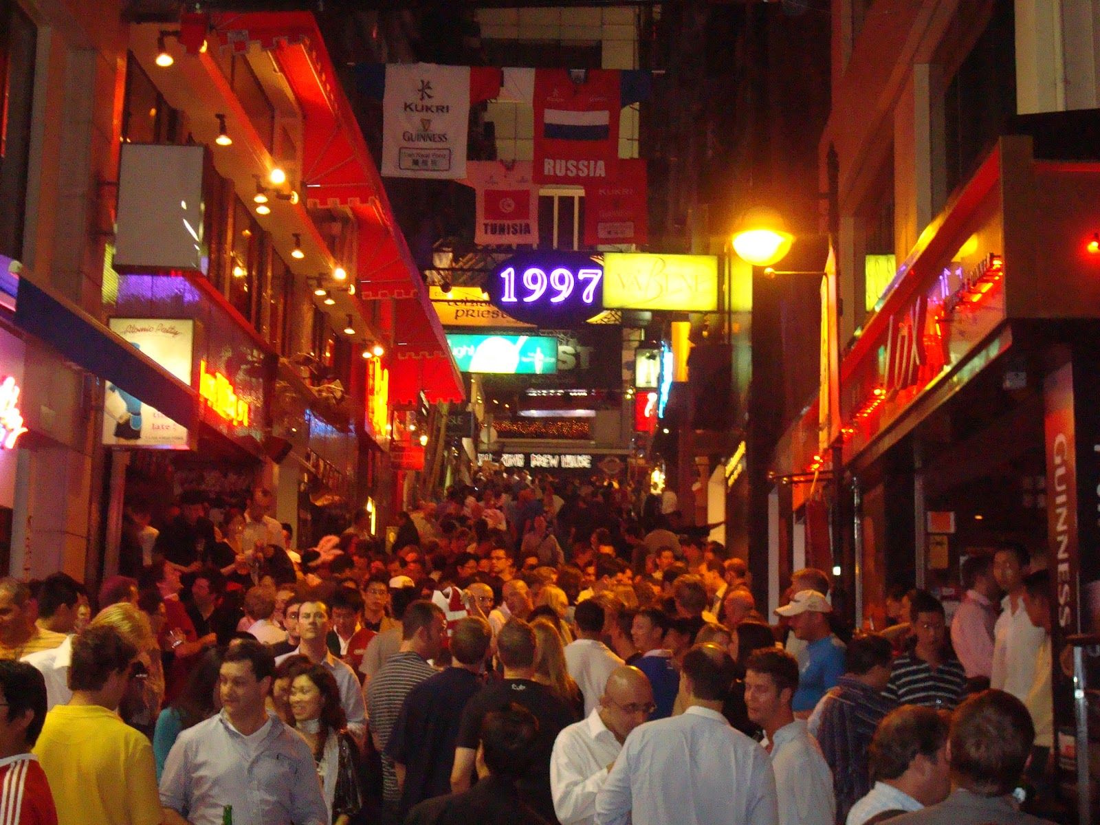 https://mdw-travel-data-us-east-1.s3.amazonaws.com/img/country/China/Lan-Kwai-Fong/img_04.jpg