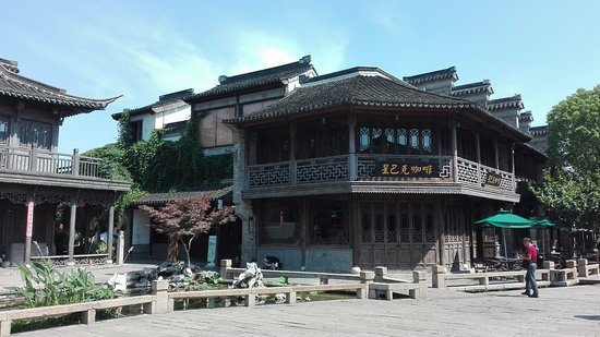https://mdw-travel-data-us-east-1.s3.amazonaws.com/img/country/China/Laomendong/img_01.jpg