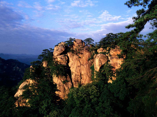 https://mdw-travel-data-us-east-1.s3.amazonaws.com/img/country/China/Liaoning-Grand-Canyon/img_01.jpg