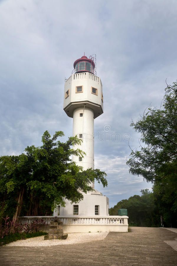 https://mdw-travel-data-us-east-1.s3.amazonaws.com/img/country/China/Lighthouse-Bay/img_05.jpg