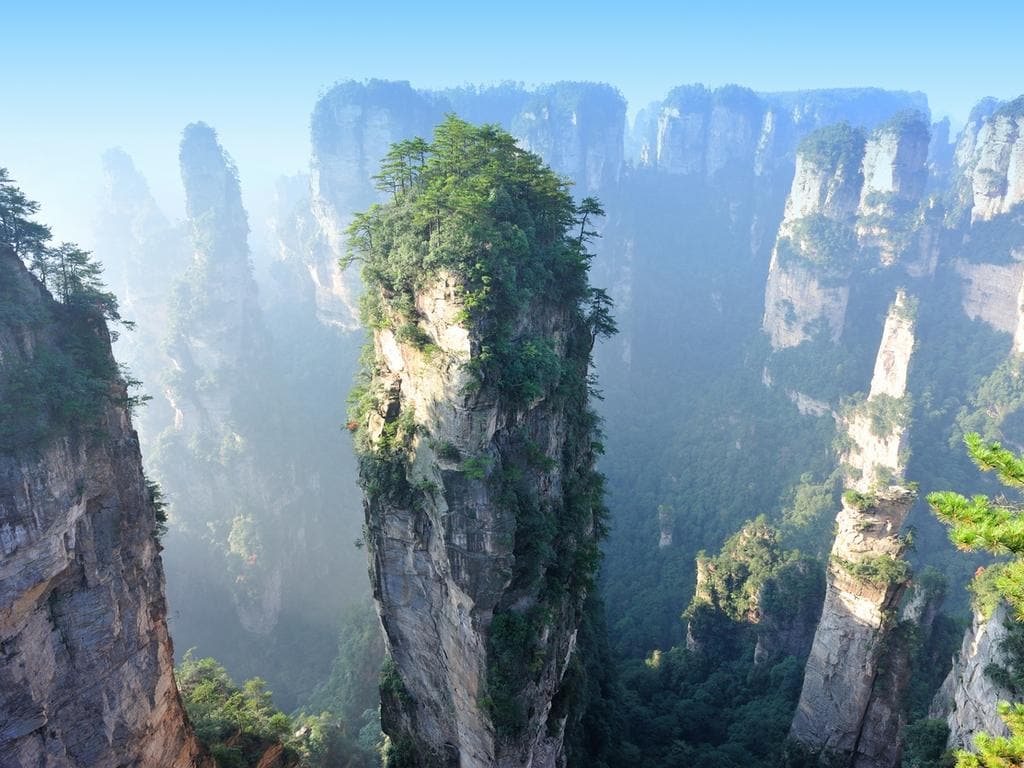 https://mdw-travel-data-us-east-1.s3.amazonaws.com/img/country/China/Ling-Mountain/img_02.jpg