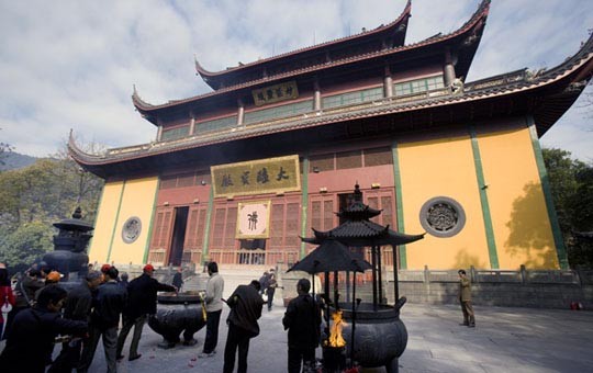 https://mdw-travel-data-us-east-1.s3.amazonaws.com/img/country/China/Lingyin-Temple/img_03.jpg