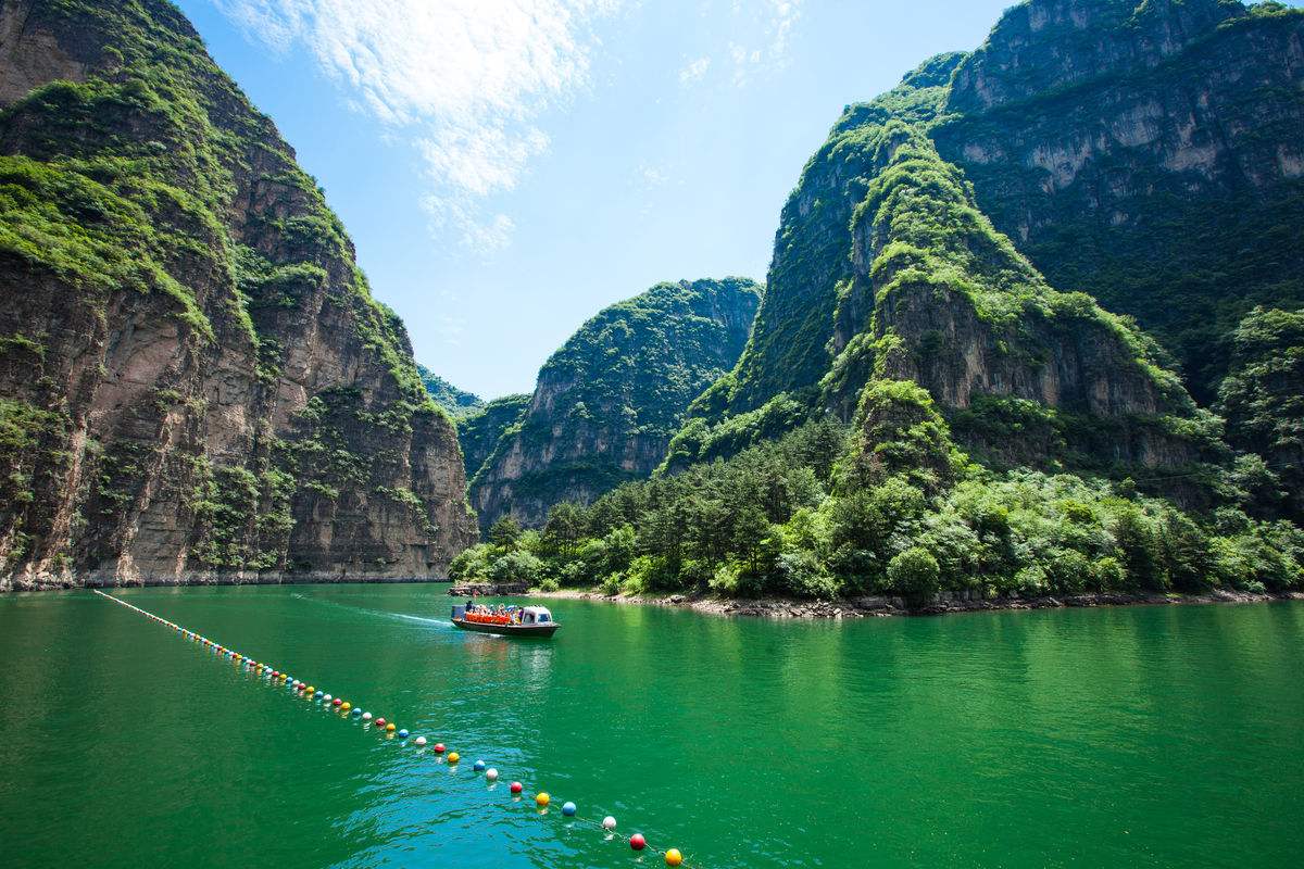 https://mdw-travel-data-us-east-1.s3.amazonaws.com/img/country/China/Longqing-Gorge/img_02.jpg