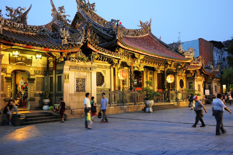 https://mdw-travel-data-us-east-1.s3.amazonaws.com/img/country/China/Longshan-Temple/img_05.jpg