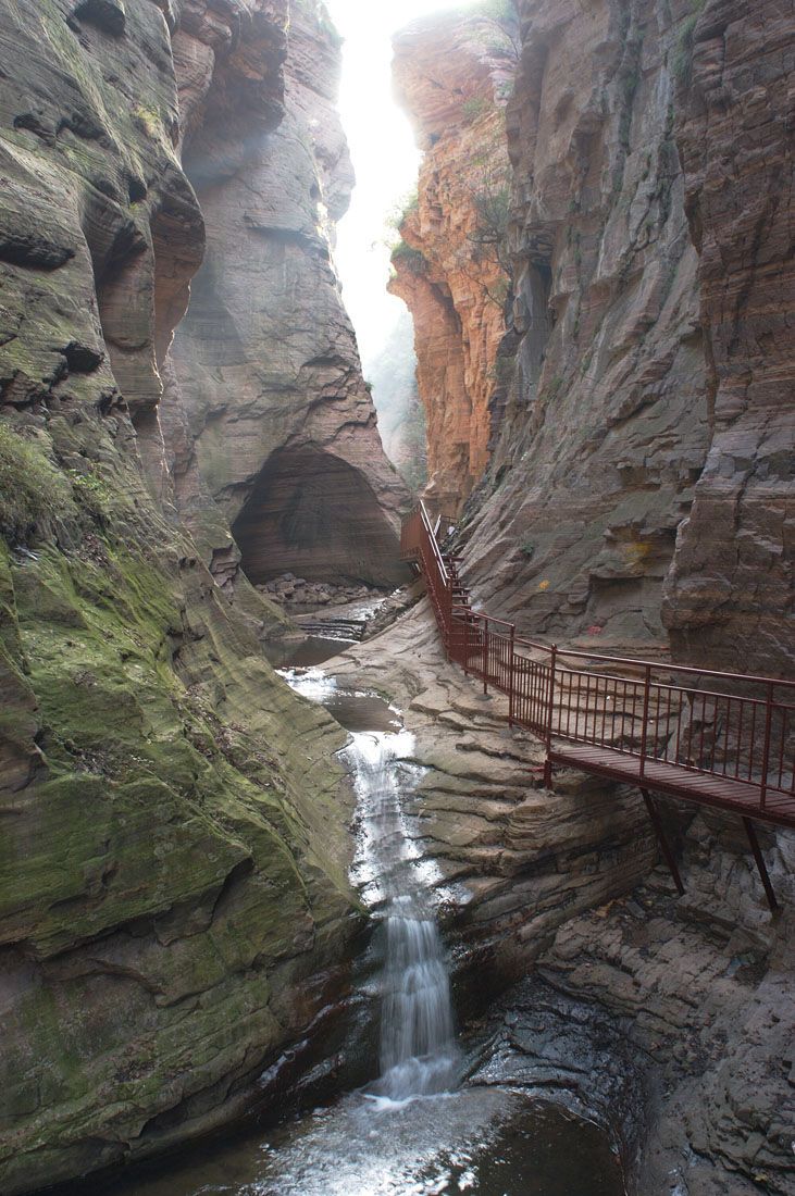 https://mdw-travel-data-us-east-1.s3.amazonaws.com/img/country/China/Longtan-Grand-Canyon/img_02.jpg