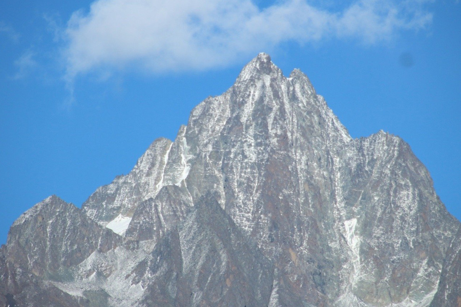 https://mdw-travel-data-us-east-1.s3.amazonaws.com/img/country/China/Lotus-Mountain/img_01.jpg