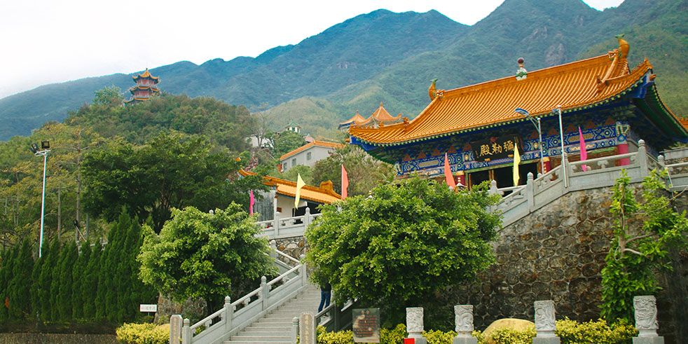 https://mdw-travel-data-us-east-1.s3.amazonaws.com/img/country/China/Lotus-Mountain/img_02.jpg
