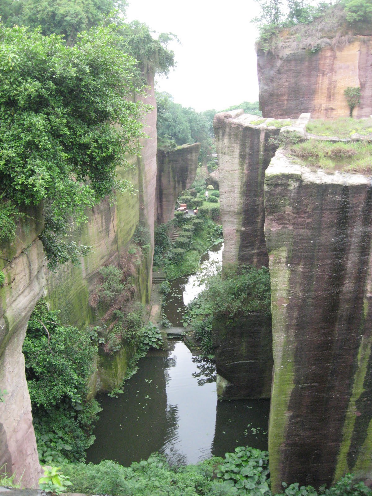 https://mdw-travel-data-us-east-1.s3.amazonaws.com/img/country/China/Lotus-Mountain/img_03.jpg