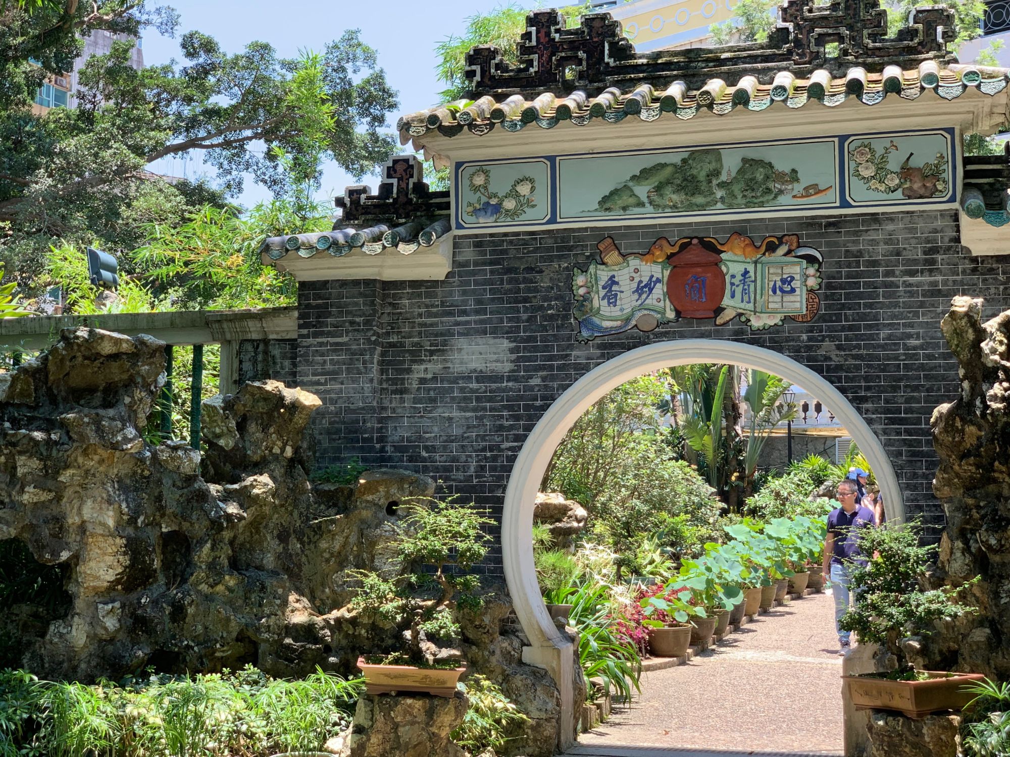 https://mdw-travel-data-us-east-1.s3.amazonaws.com/img/country/China/Lou-Lim-Ieoc-Garden/img_02.jpg