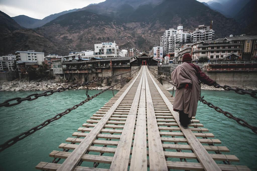 https://mdw-travel-data-us-east-1.s3.amazonaws.com/img/country/China/Luding-Bridge/img_02.jpg