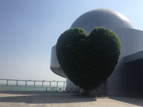 https://mdw-travel-data-us-east-1.s3.amazonaws.com/img/country/China/Macau-Science-Center/img_03.jpg