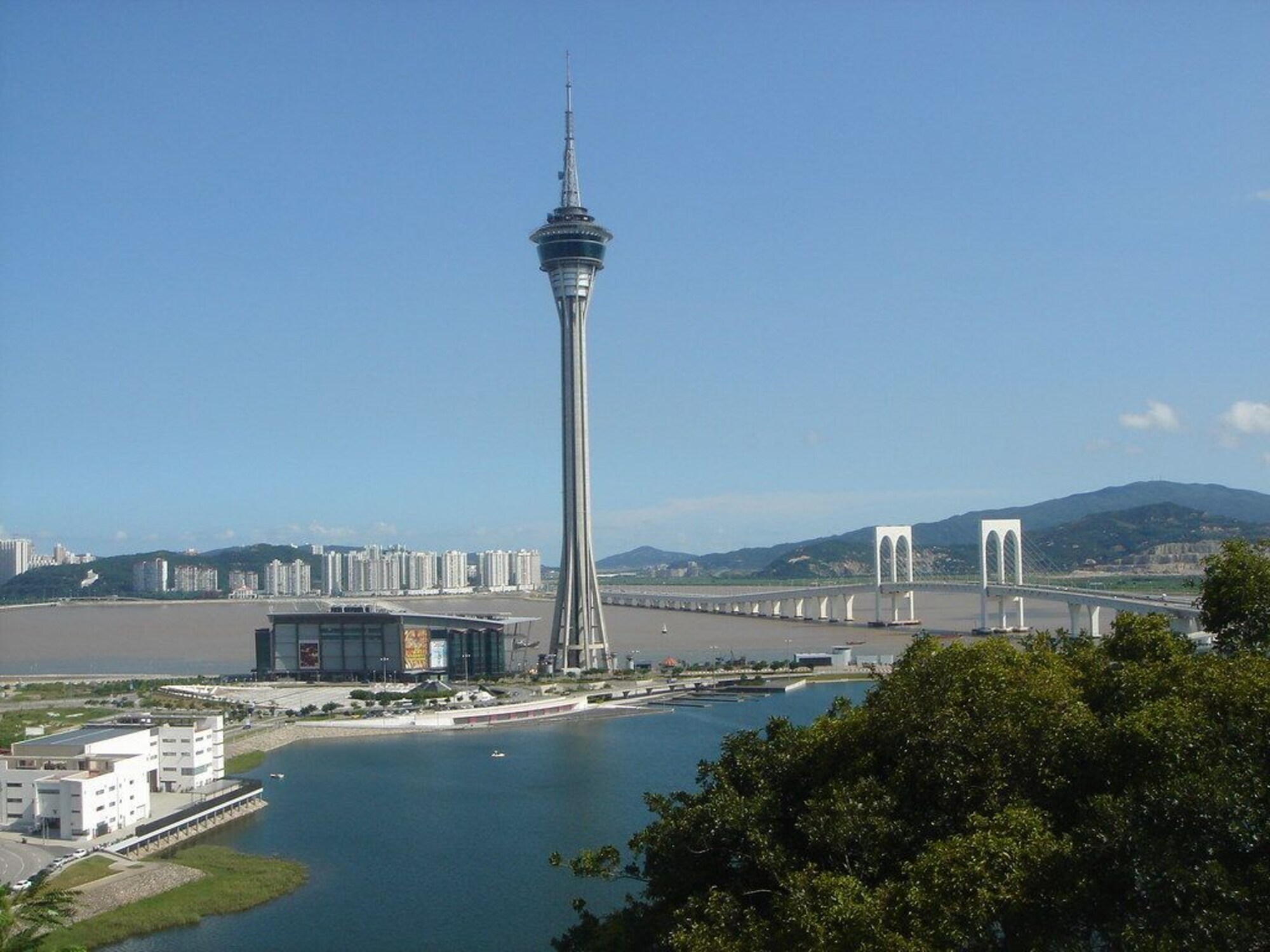 https://mdw-travel-data-us-east-1.s3.amazonaws.com/img/country/China/Macau-Tower-Convention-and-Entertainment-Centre/img_02.jpg