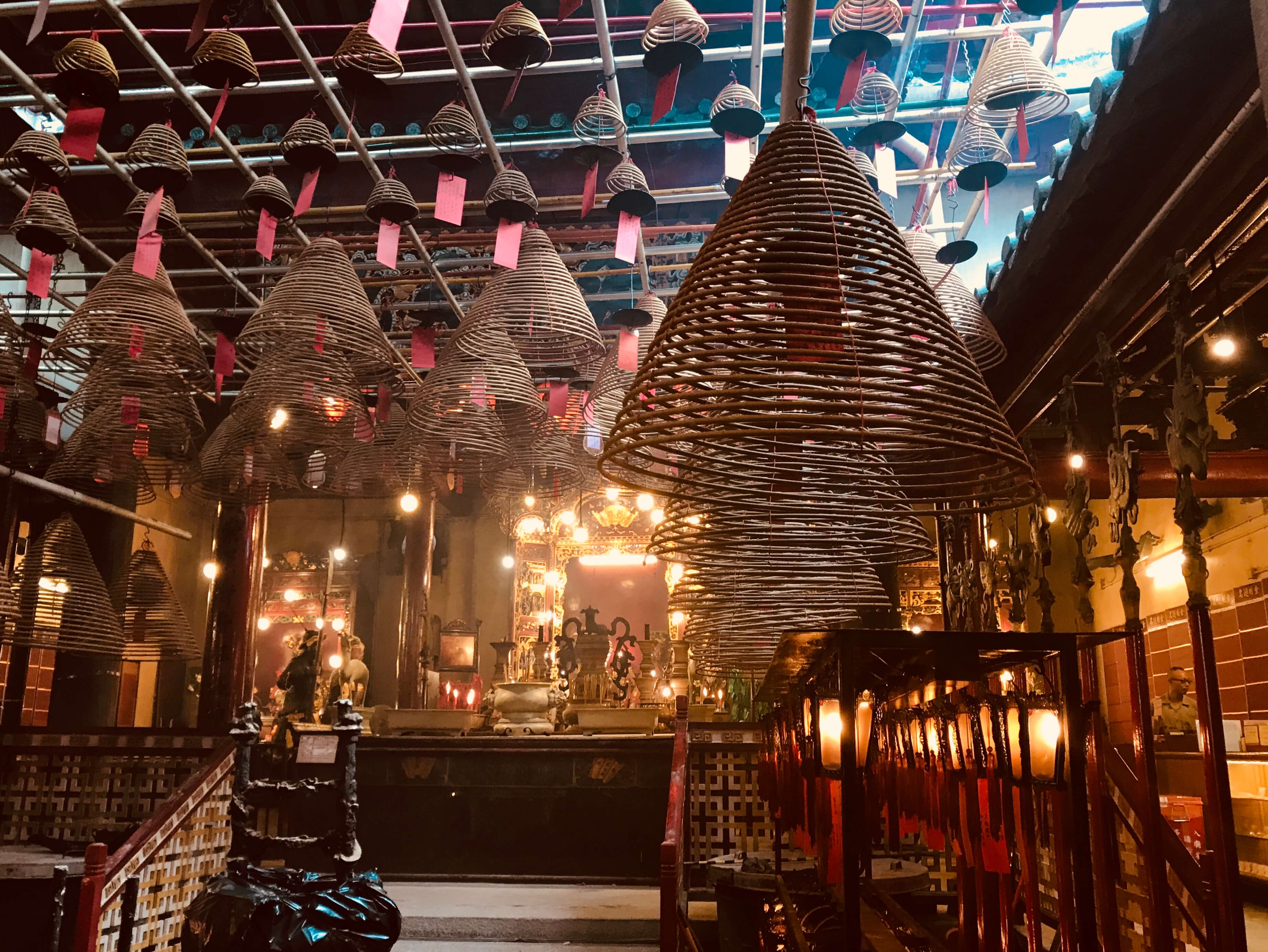 https://mdw-travel-data-us-east-1.s3.amazonaws.com/img/country/China/Man-Mo-Temple/img_04.jpg