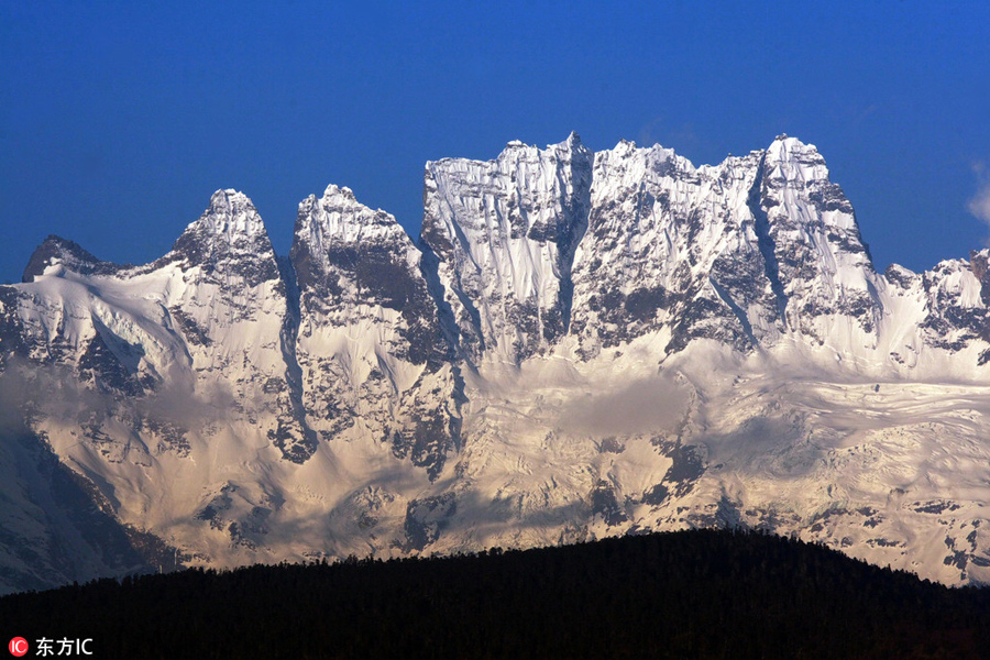 https://mdw-travel-data-us-east-1.s3.amazonaws.com/img/country/China/Meili-Snow-Mountain/img_01.jpg