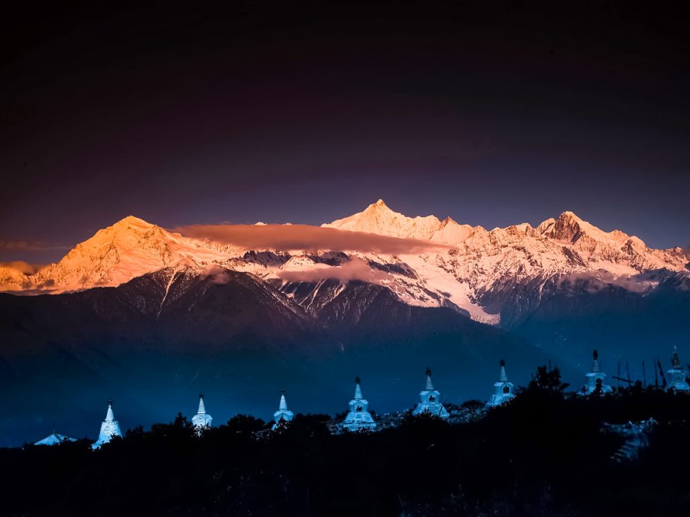 https://mdw-travel-data-us-east-1.s3.amazonaws.com/img/country/China/Meili-Snow-Mountain/img_02.jpg