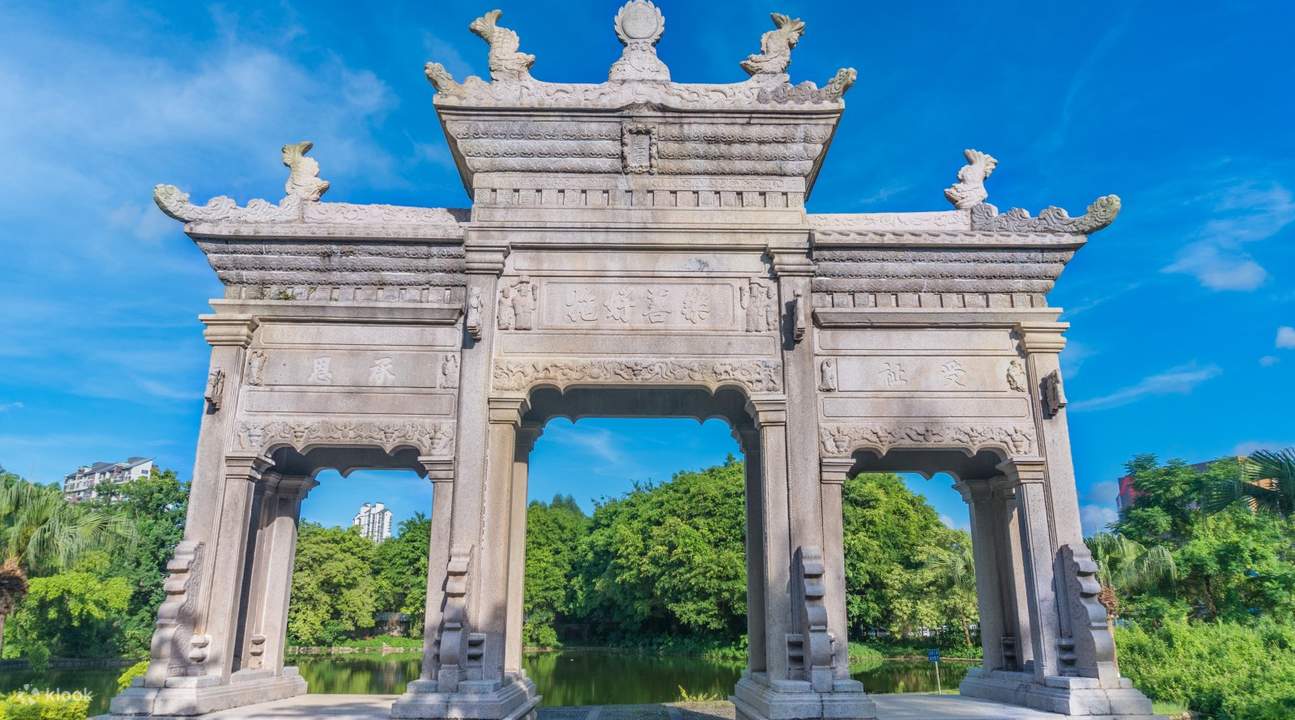 https://mdw-travel-data-us-east-1.s3.amazonaws.com/img/country/China/Meixi-Royal-Stone-Archways/img_00.jpg