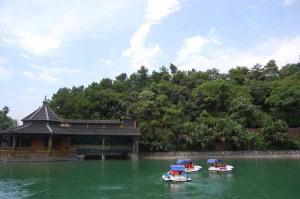 https://mdw-travel-data-us-east-1.s3.amazonaws.com/img/country/China/Merryland-Theme-Park/img_02.jpg