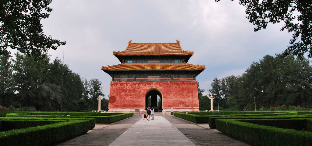 https://mdw-travel-data-us-east-1.s3.amazonaws.com/img/country/China/Ming-Tombs/img_02.jpg