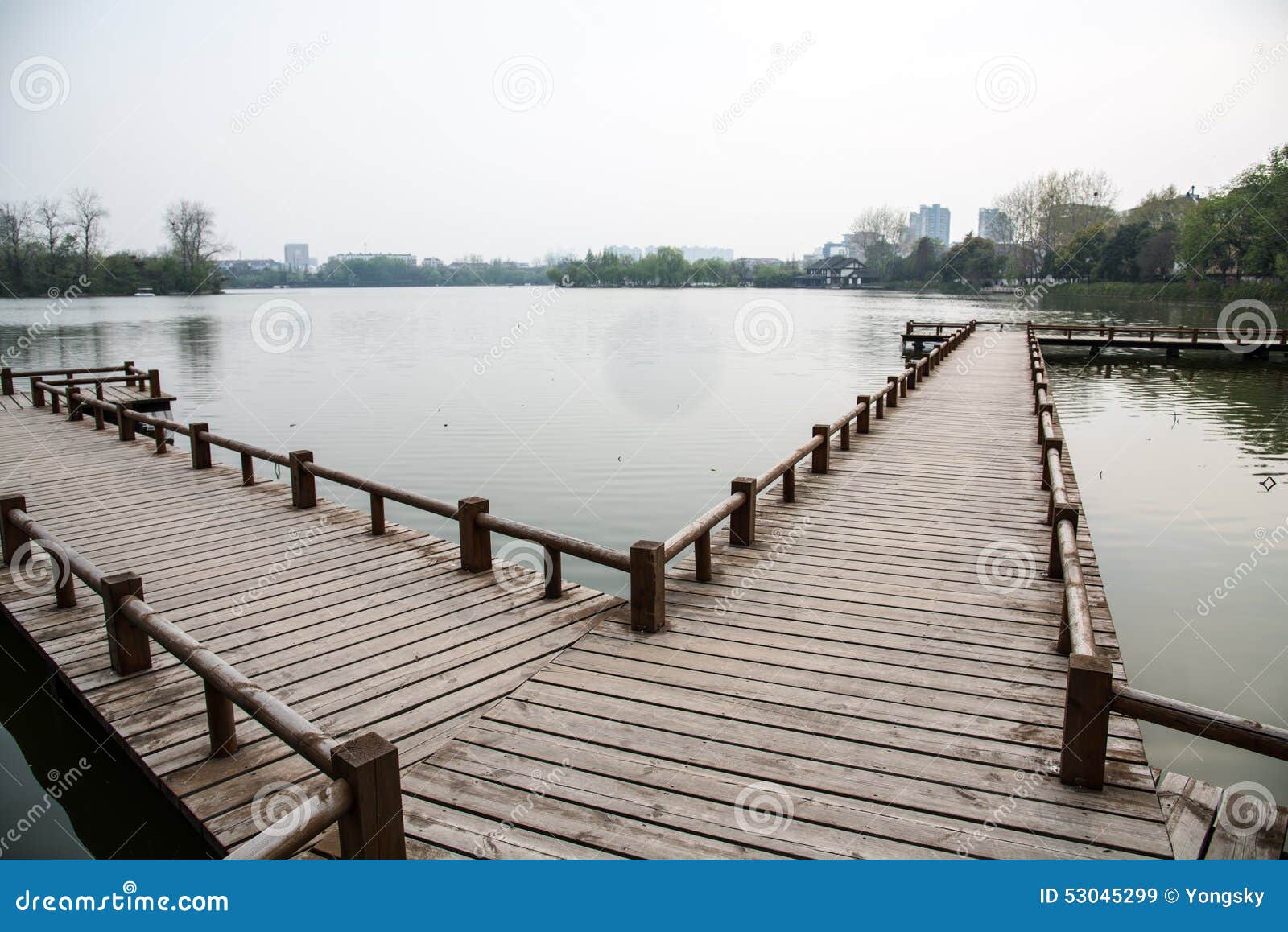 https://mdw-travel-data-us-east-1.s3.amazonaws.com/img/country/China/Mochou-Lake/img_03.jpg