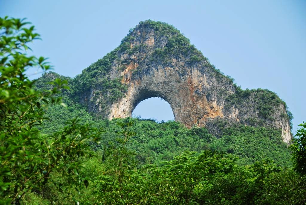 https://mdw-travel-data-us-east-1.s3.amazonaws.com/img/country/China/Moon-Hill/img_01.jpg