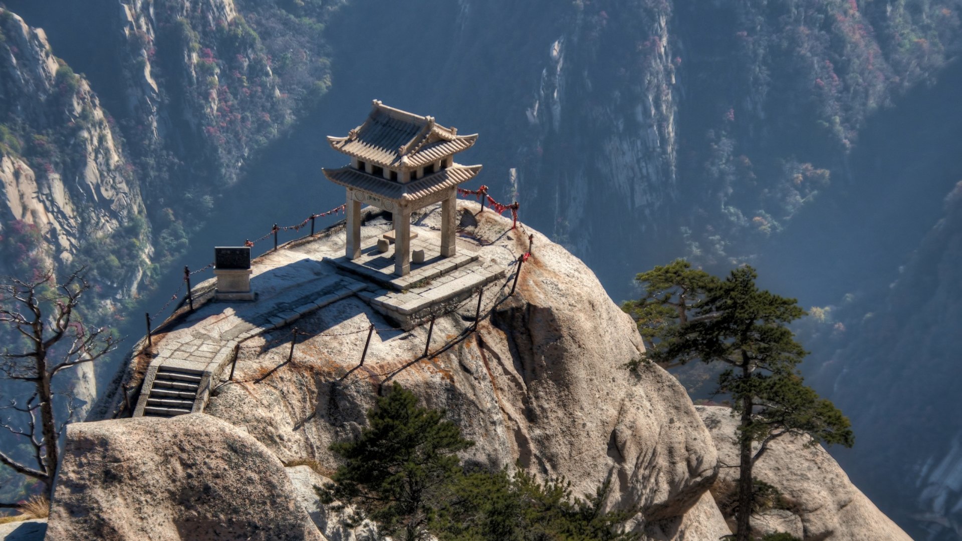 https://mdw-travel-data-us-east-1.s3.amazonaws.com/img/country/China/Mount-Hua/img_03.jpg