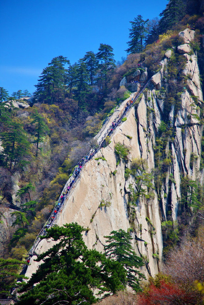 https://mdw-travel-data-us-east-1.s3.amazonaws.com/img/country/China/Mount-Huashan/img_02.jpg