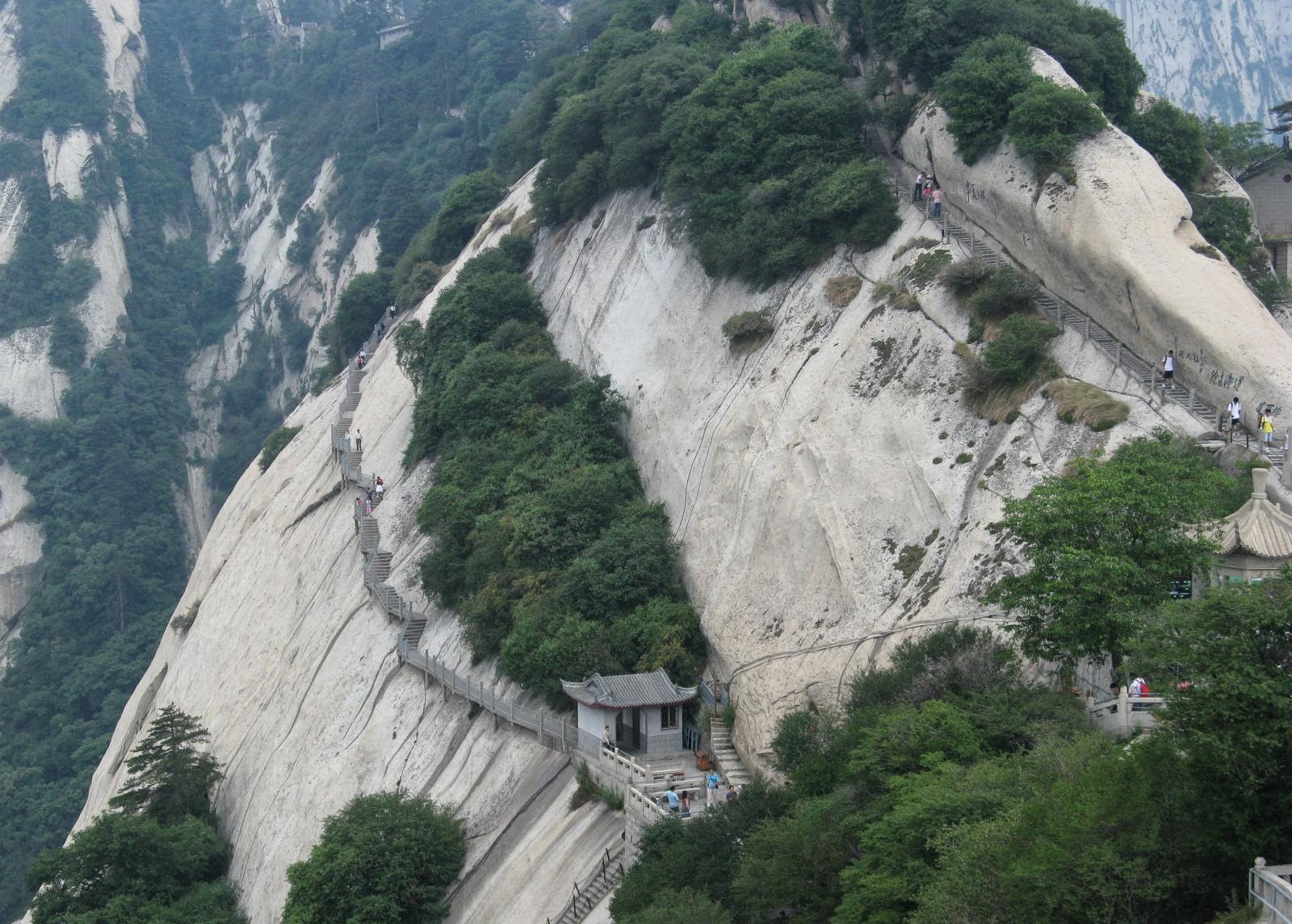 https://mdw-travel-data-us-east-1.s3.amazonaws.com/img/country/China/Mount-Huashan/img_03.jpg